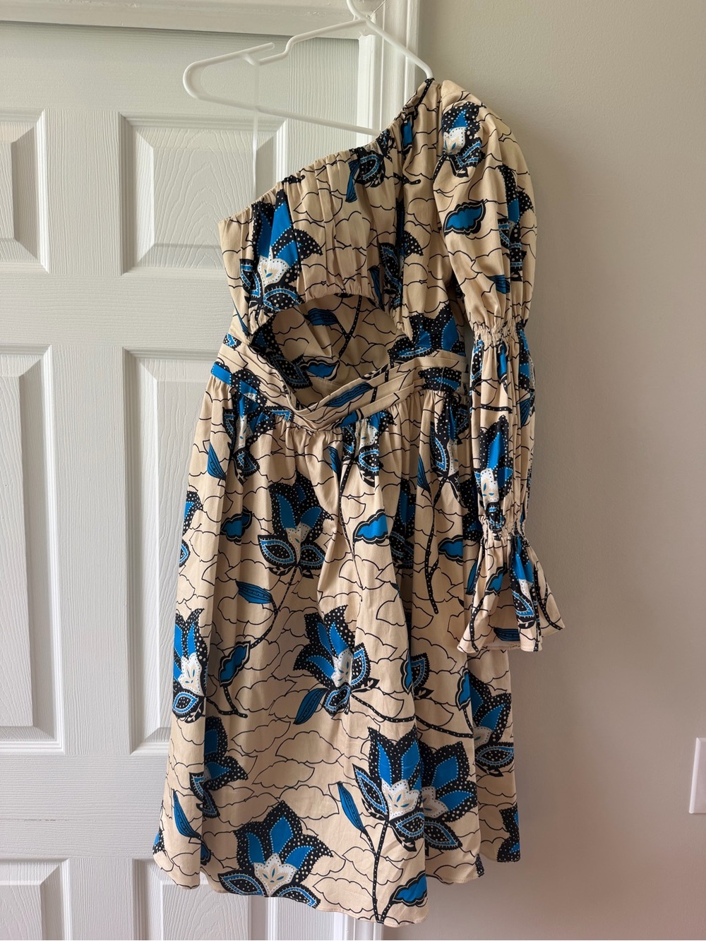Autumn Adeigbo Cream and Blue Floral One-Shoulder Midi Dress - Picture 4 of 5